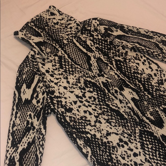 Turtle neck dress - Picture 3 of 3